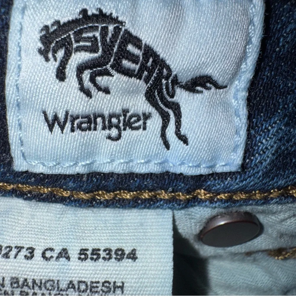 Wrangler Women’s Bell Bottom Jeans Boho Western Denim 28x32 Retro Rare Find! - Picture 7 of 8